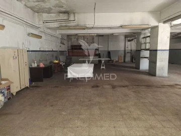 Armazém para Arrendamento em Venteira