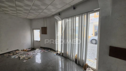 Loja para Venda em Ribeira de Nisa e Carreiras
