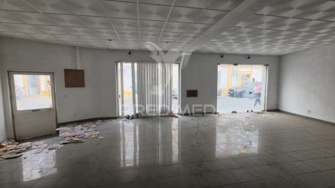 Loja para Venda em Ribeira de Nisa e Carreiras