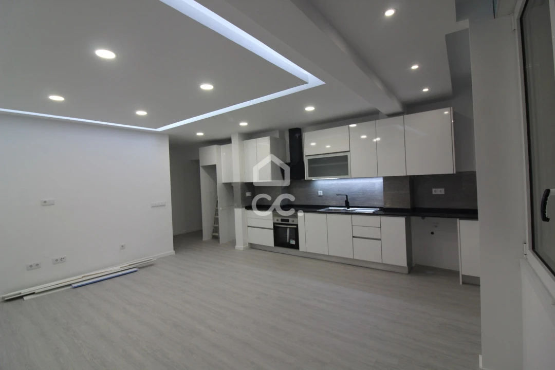 Apartamento T2 para Venda em Amora Foto 1
