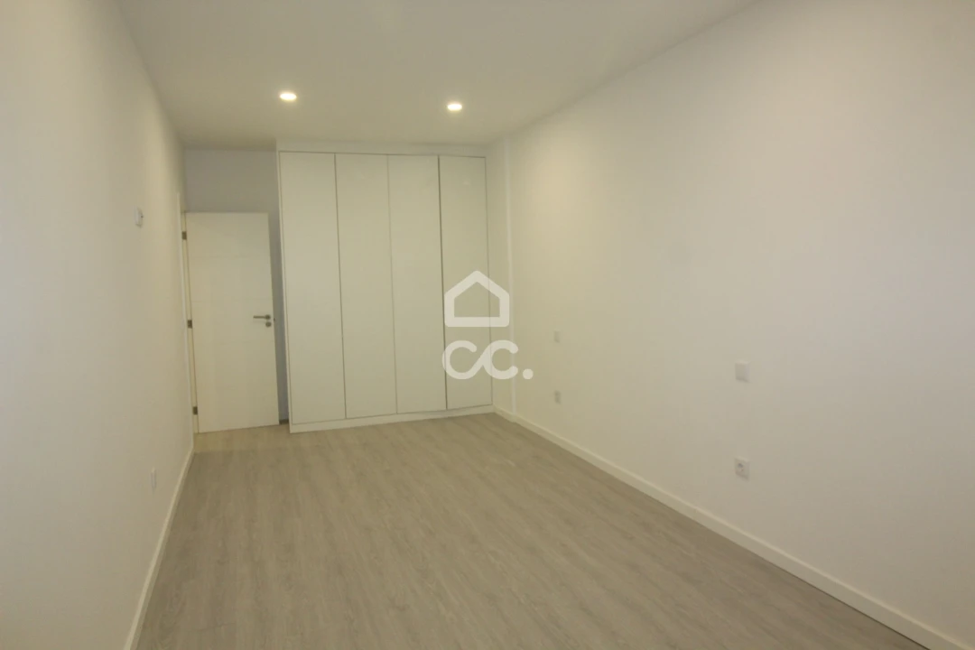 Apartamento T2 para Venda em Amora Foto 11