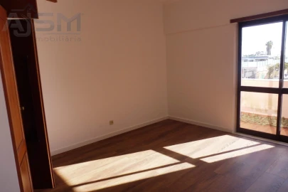 Apartamento T2 para Arrendamento em Cacém e São Marcos