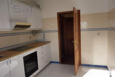 Apartamento T2 para Arrendamento em Cacém e São Marcos
