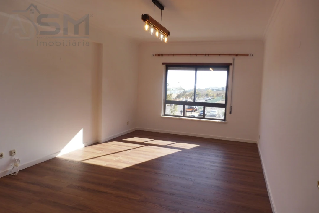 Apartamento T2 para Arrendamento em Cacém e São Marcos Foto 1