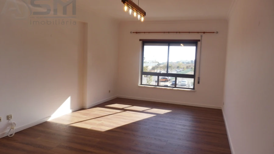 Apartamento T2 para Arrendamento em Cacém e São Marcos
