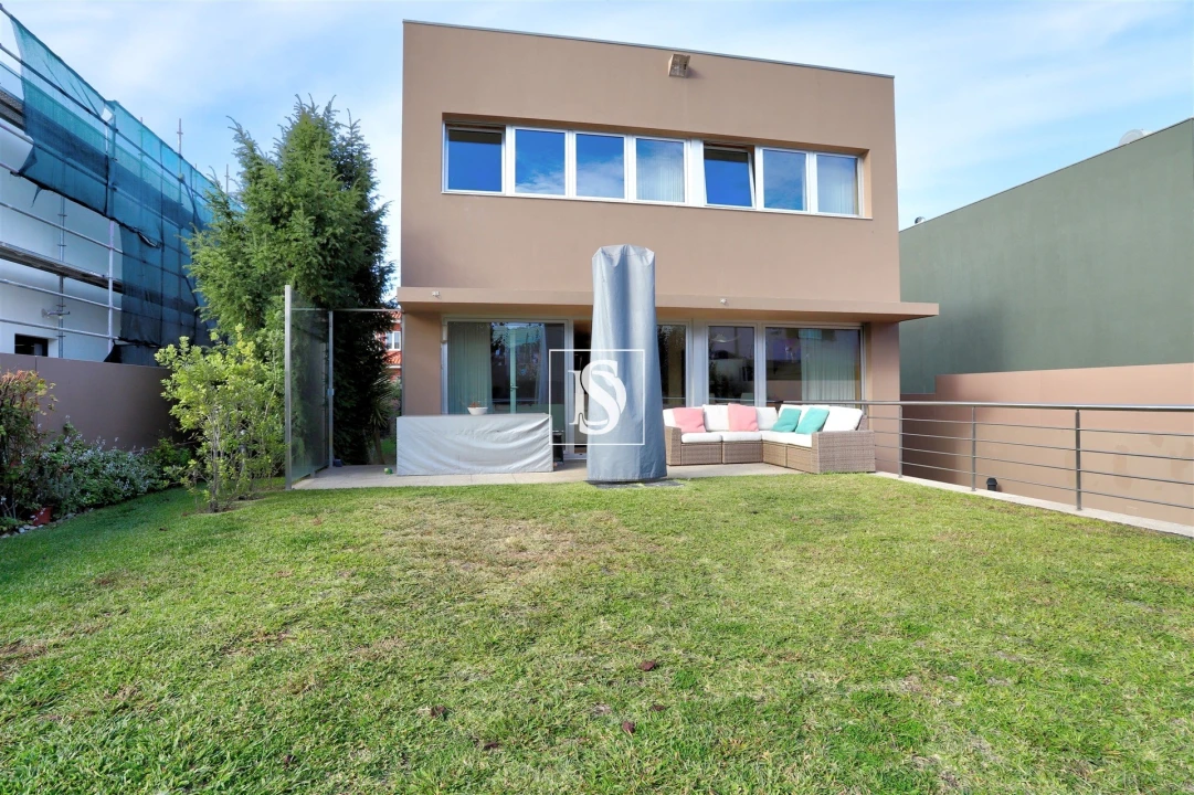 Moradia T4 para Venda em Arvore Foto 40