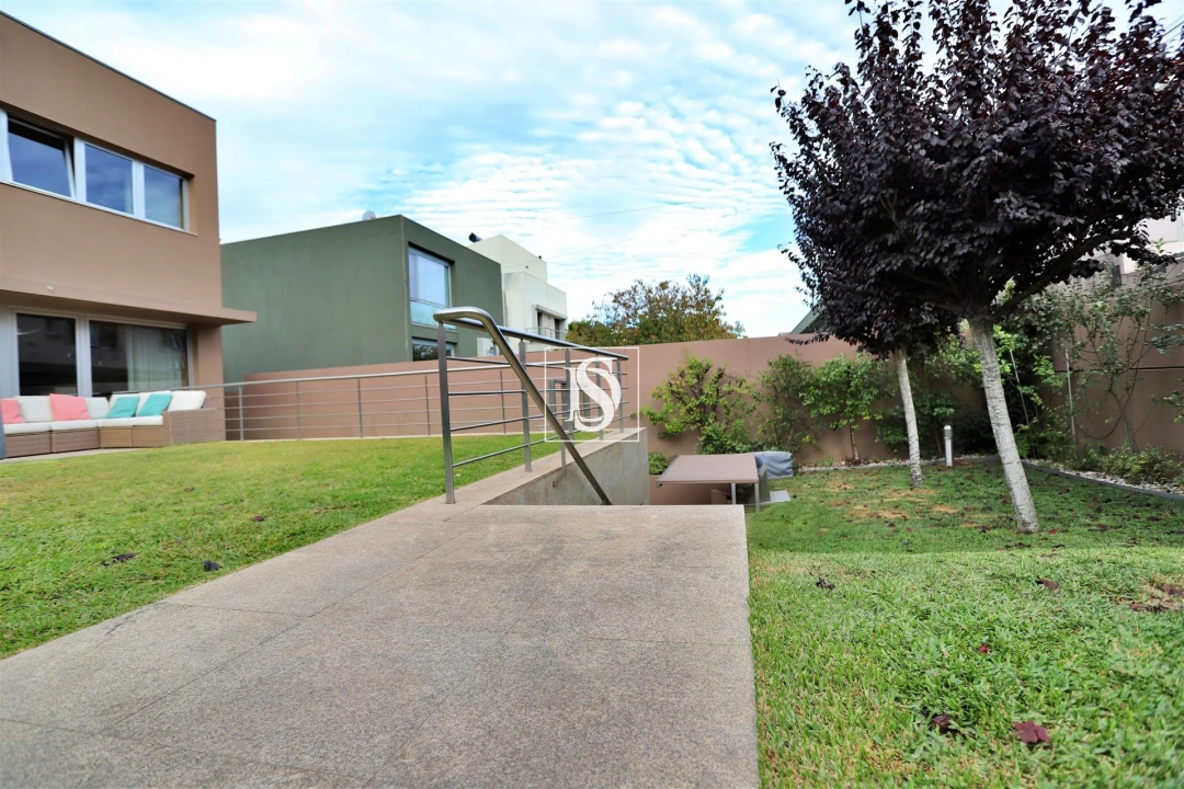 Moradia T4 para Venda em Arvore Foto 39
