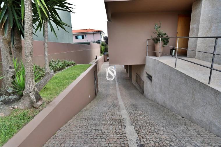 Moradia T4 para Venda em Arvore Foto 38