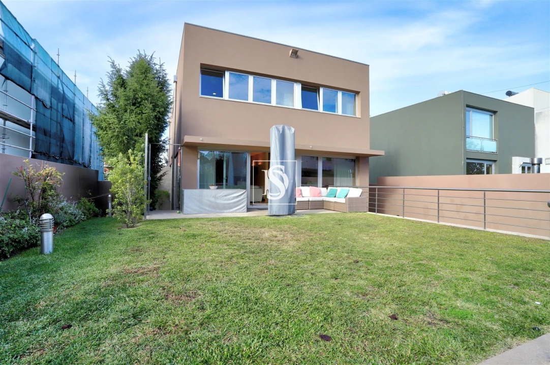 Moradia T4 para Venda em Arvore Foto 10