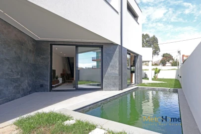 Moradia T5 para Venda em Madalena