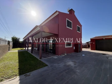Moradia T4 para Venda em Atalaia e Alto Estanqueiro-Jardia