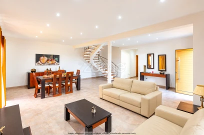 Moradia T3 para Venda em Calhetas