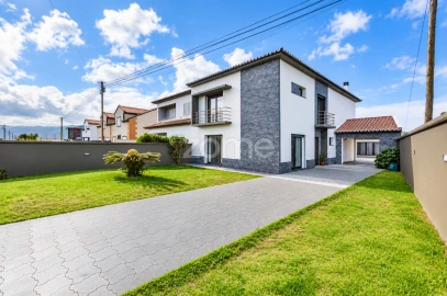 Moradia T3 para Venda em Calhetas