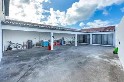 Moradia T3 para Venda em Calhetas