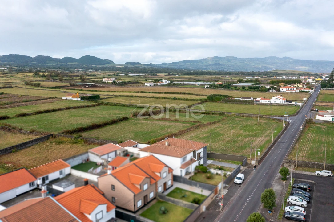 Moradia T3 para Venda em Calhetas Foto 43