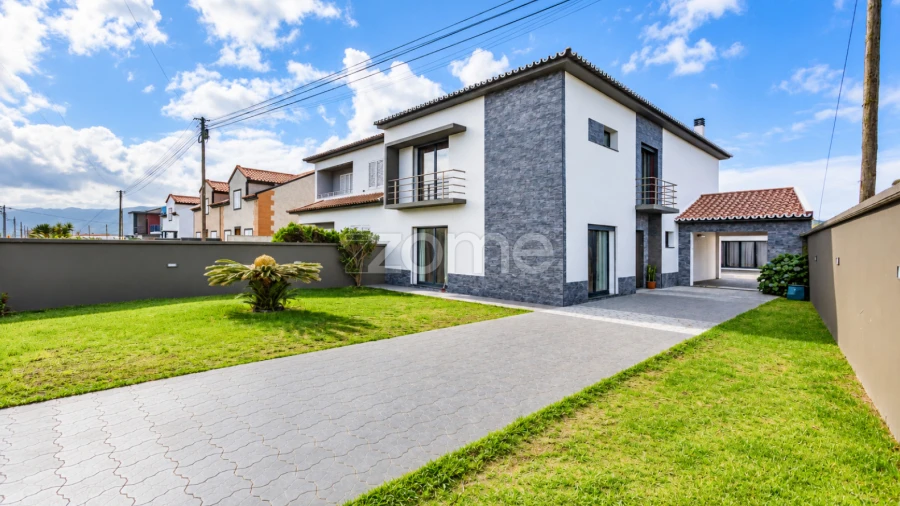 Moradia T3 para Venda em Calhetas