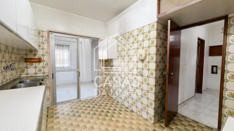 Apartamento T2 para Venda em Oeiras e São Julião da Barra, Paço de Arcos e Caxias