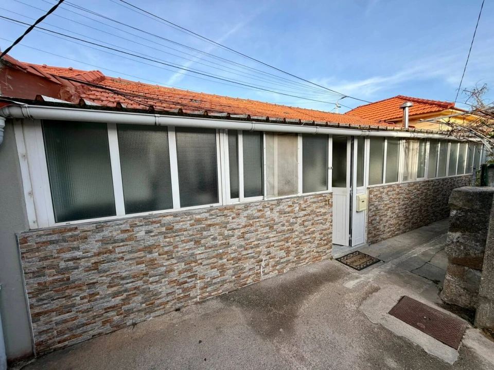 Moradia T2 para Venda em Madalena Foto 1