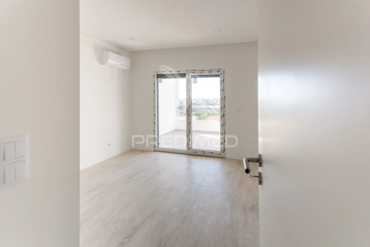 Apartamento T3 para Venda em Seixal, Arrentela e Aldeia de Paio Pires Foto 11
