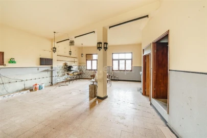 Prédio para Venda em Sobral de São Miguel
