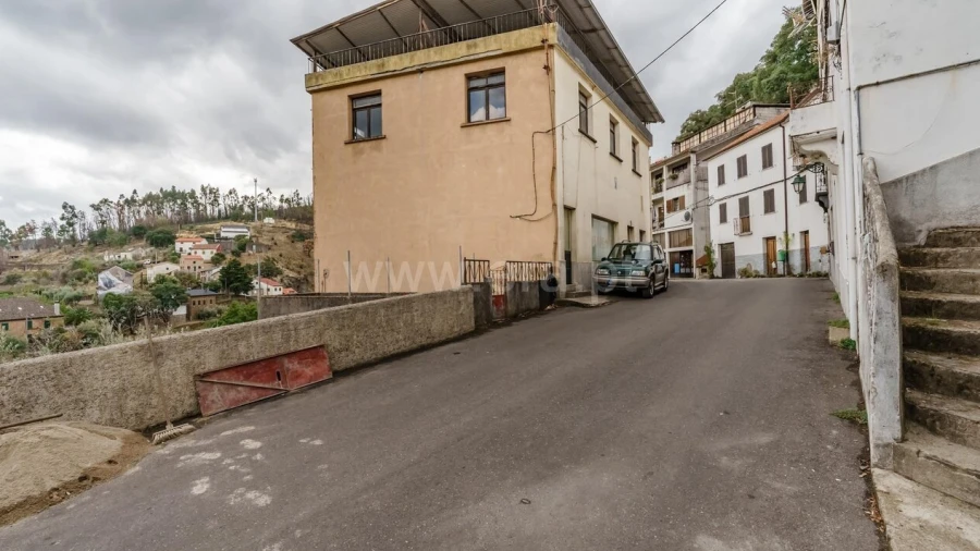 Prédio para Venda em Sobral de São Miguel