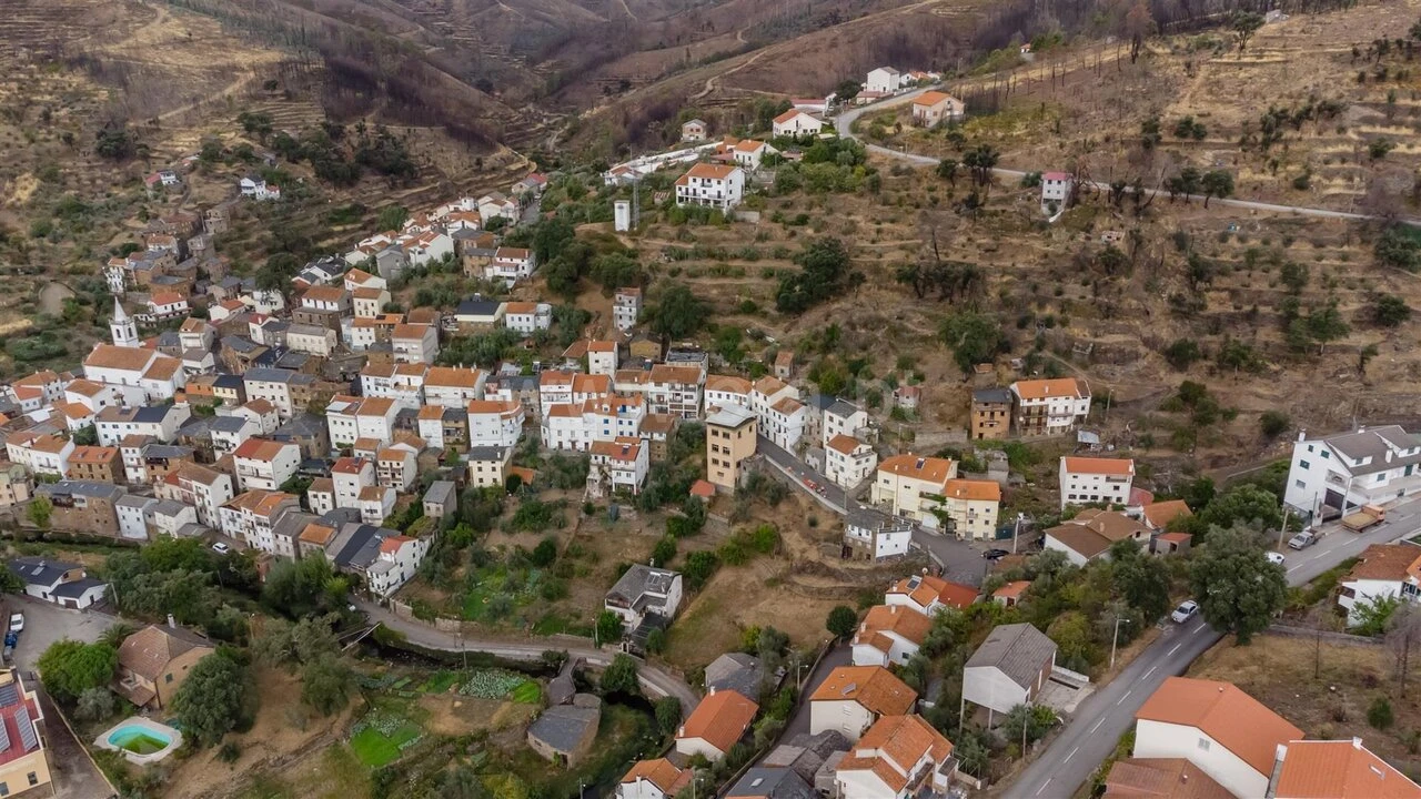 Prédio para Venda em Sobral de São Miguel Foto 18