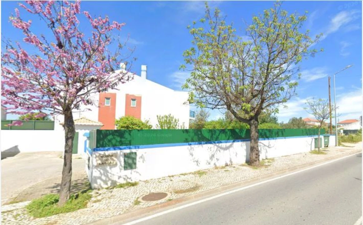 Moradia T3 para Venda em Ferreiras Foto 1