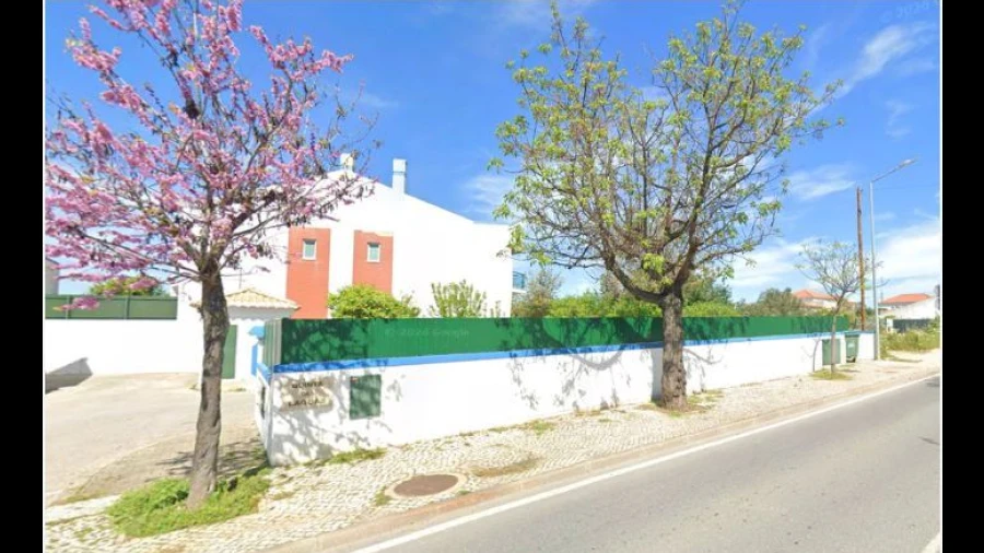 Moradia T3 para Venda em Ferreiras