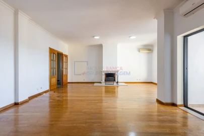 Apartamento T4 para Venda em Marvila, Ribeira Santarém, São Salvador, São Nicolau