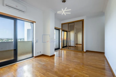 Apartamento T4 para Venda em Marvila, Ribeira Santarém, São Salvador, São Nicolau