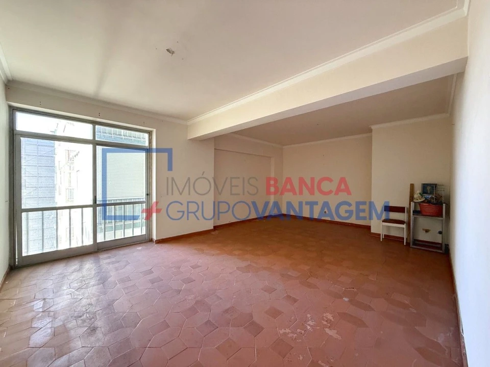 Apartamento T2 para Venda em Pontinha e Famões Foto 1