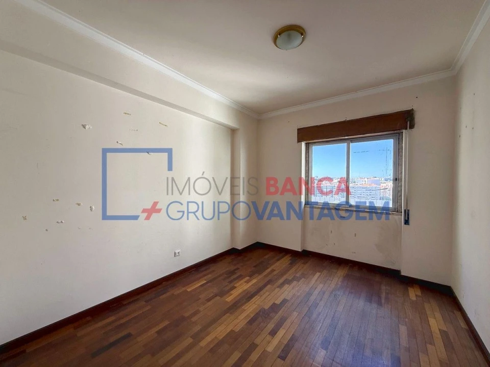 Apartamento T2 para Venda em Pontinha e Famões Foto 15