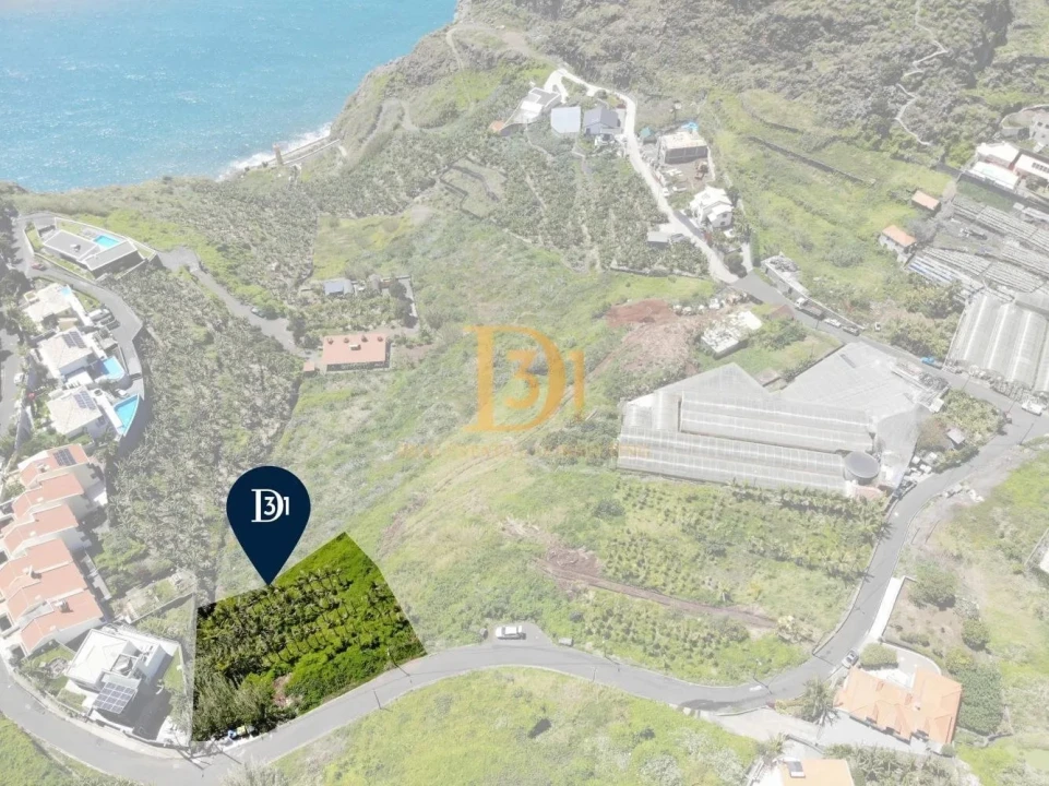 Terreno para Venda em Ribeira Brava Foto 1