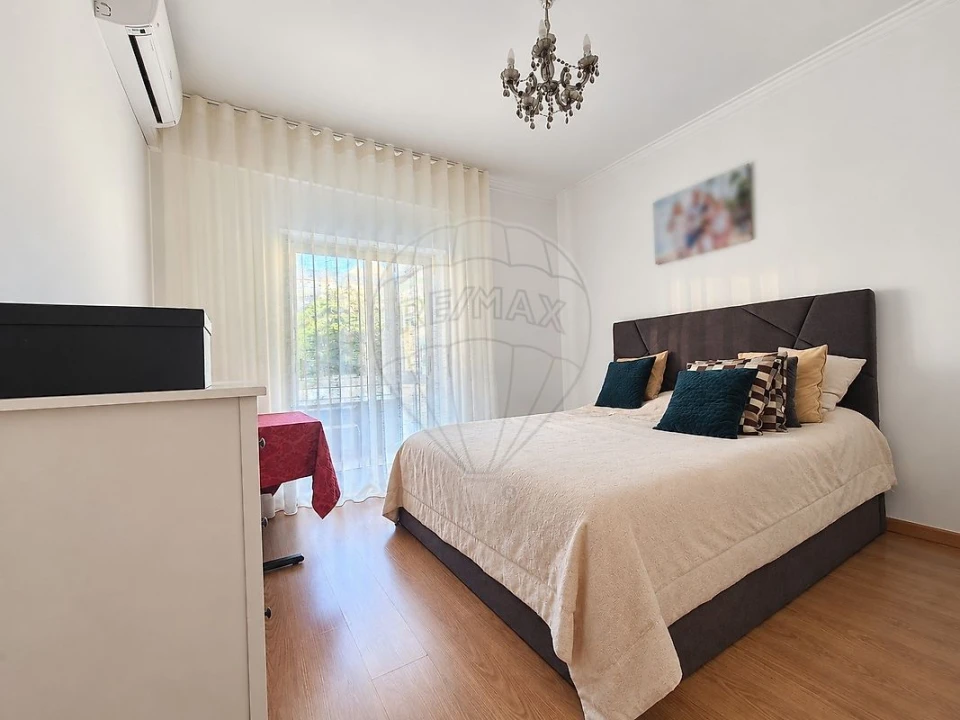 Apartamento T3 para Venda em Póvoa de Santa Iria e Forte da Casa Foto 1