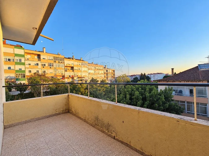 Apartamento T3 para Venda em Póvoa de Santa Iria e Forte da Casa Foto 4