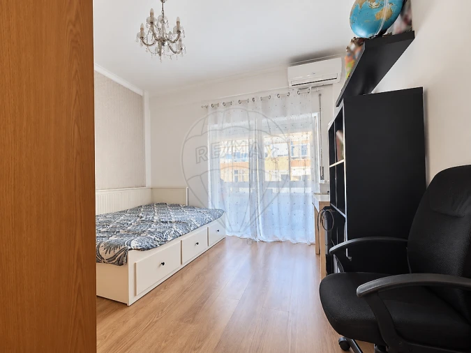 Apartamento T3 para Venda em Póvoa de Santa Iria e Forte da Casa Foto 14