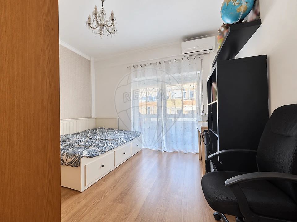 Apartamento T3 para Venda em Póvoa de Santa Iria e Forte da Casa Foto 14