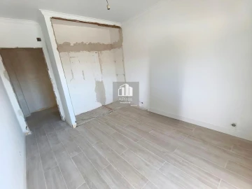 Apartamento T4 para Venda em Charneca de Caparica e Sobreda