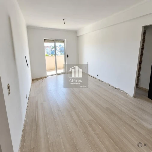 Apartamento T4 para Venda em Charneca de Caparica e Sobreda Foto 3