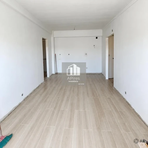 Apartamento T4 para Venda em Charneca de Caparica e Sobreda Foto 5