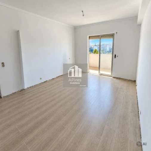 Apartamento T4 para Venda em Charneca de Caparica e Sobreda Foto 9
