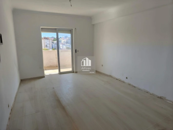 Apartamento T4 para Venda em Charneca de Caparica e Sobreda Foto 10