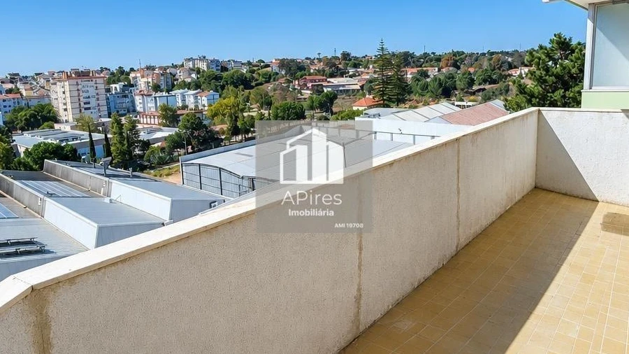 Apartamento T4 para Venda em Charneca de Caparica e Sobreda