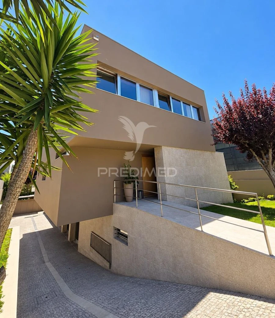 Moradia T4 para Venda em Arvore Foto 2