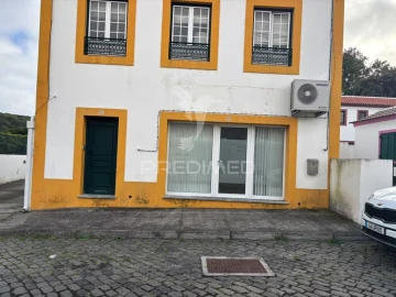 Loja para Venda em Praia da Vitoria (Santa Cruz)