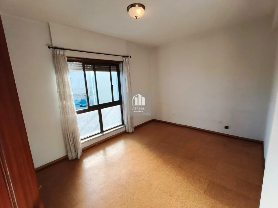 Apartamento T3 para Venda em Charneca de Caparica e Sobreda Foto 39