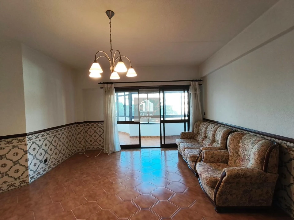 Apartamento T3 para Venda em Charneca de Caparica e Sobreda Foto 9