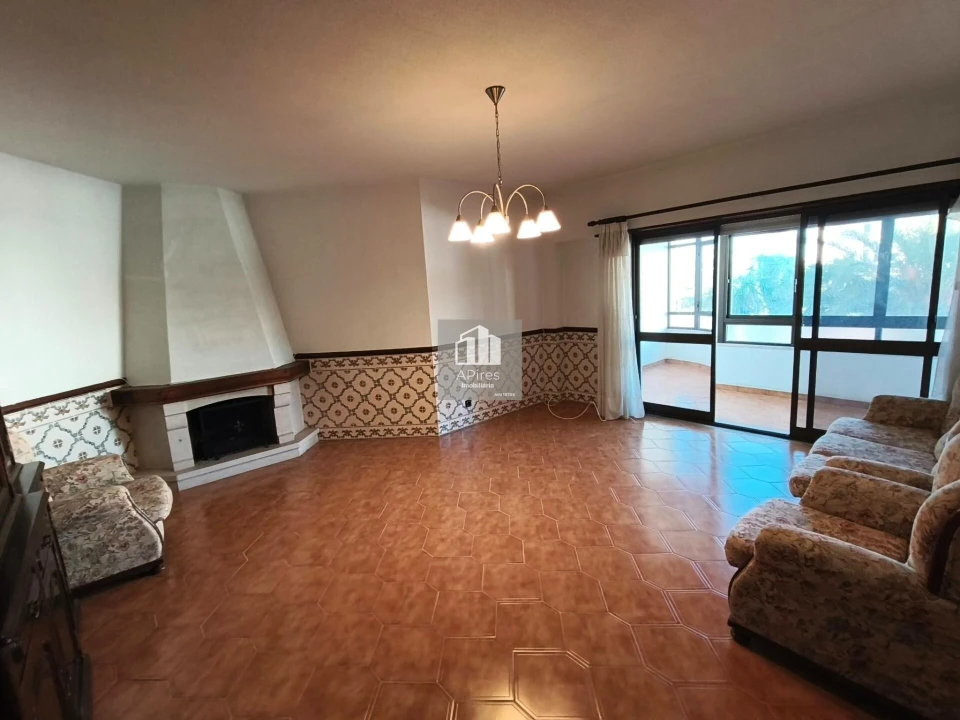 Apartamento T3 para Venda em Charneca de Caparica e Sobreda Foto 4