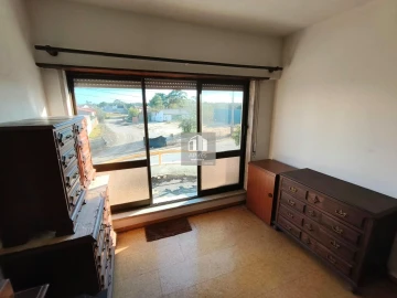 Apartamento T3 para Venda em Charneca de Caparica e Sobreda