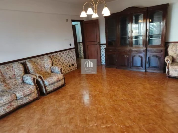 Apartamento T3 para Venda em Charneca de Caparica e Sobreda